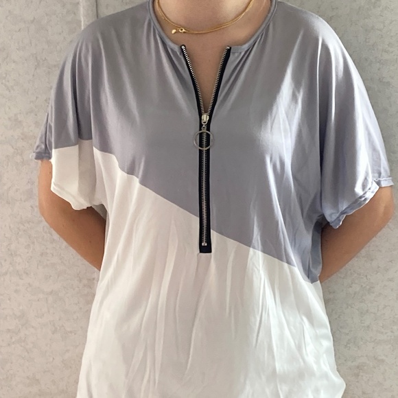 NWOT Grey and White Zipper Front T-Shirt 3XL (Fits Small) - Picture 1 of 1